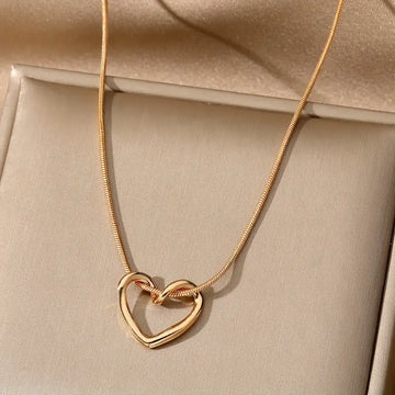 Love's knot Necklace